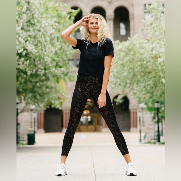 Zyia Black Rose Flake Light N Tight Leggings Size 16-18 - Picture 1 of 5